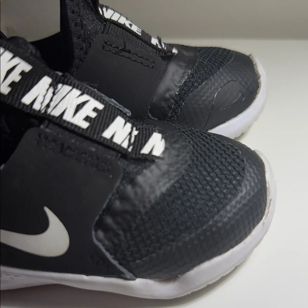 Nike sleek black